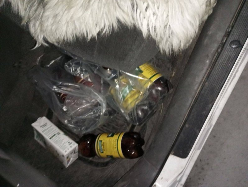 В Шагонаре полицейские пресекли действия мужчины, торговавшего алкоголем из автомашины своей жены