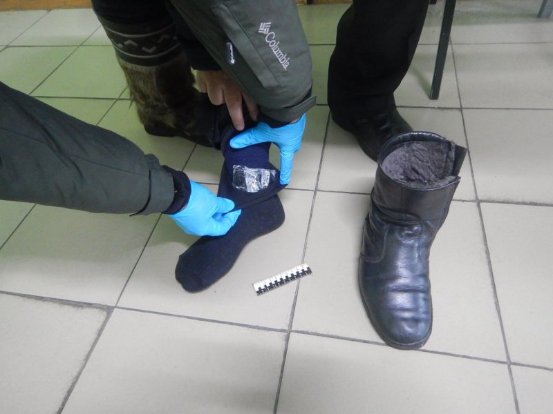 В Шагонаре сотрудники полиции пресекли факт передачи в исправительную колонию наркотических средств