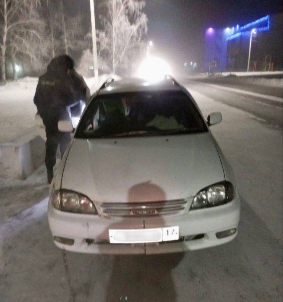 В Шагонаре полицейские пресекли действия мужчины, торговавшего алкоголем из автомашины своей жены